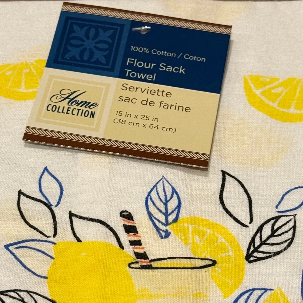 NWT Lemon Cutting Board with Knife, and Two Lemon Towel Bundle